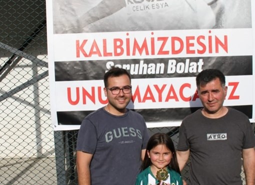 KALBİMİZDESİN SARUHAN BOLAT UNUTMAYACAĞIZ