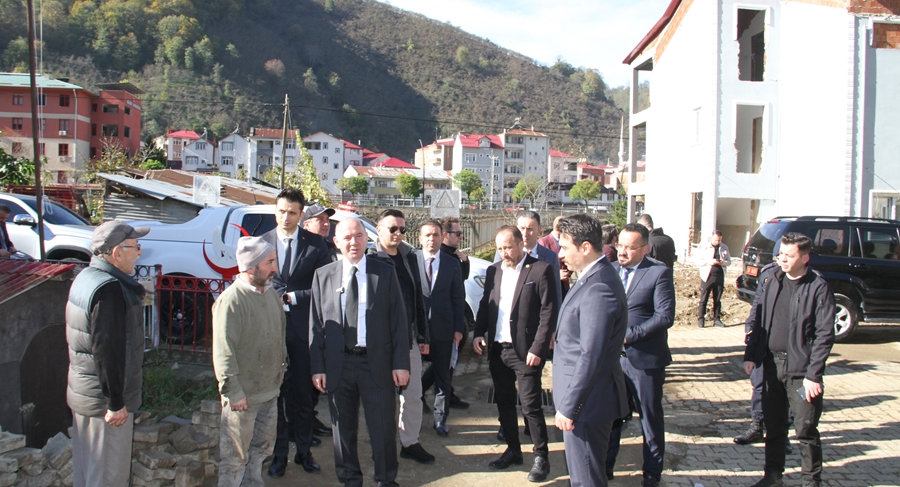 KÜTÜPHANE VE ÖĞRETMENEVİ PROJELERİNİ İNCELEDİ