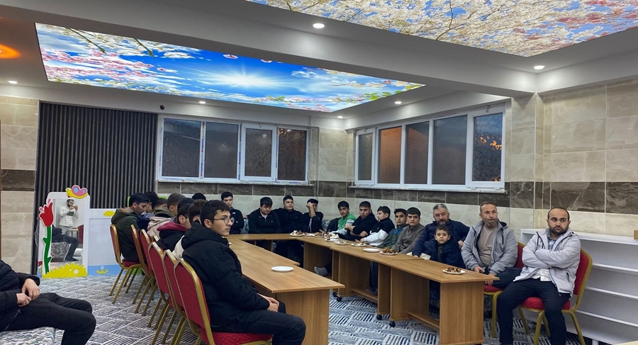 GENÇLİK BULUŞMASINDA ÜÇ AYLAR KONUSU İŞLENDİ