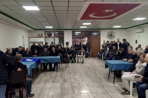 BURSA YAĞLIDERELİLER DERNEĞİNDE BEŞİR KARADERE GÜVEN TAZELEDİ