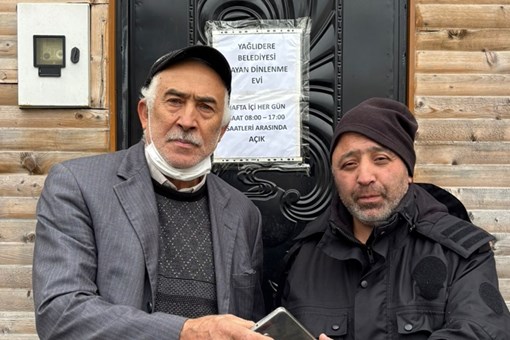 BELEDİYE PERSONELİNCE BULUNAN CEP  TELEFONU SAHİBİNE  TESLİM EDİLDİ