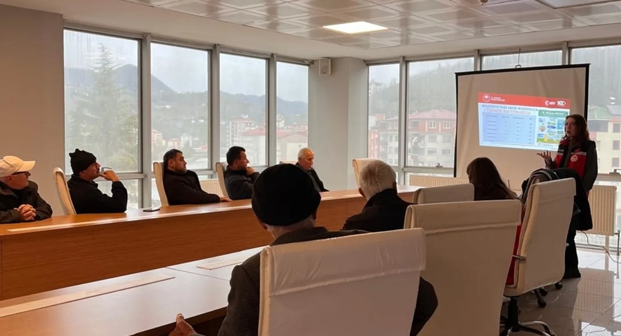 YAĞLIDEREDE ÇİFTÇİLER BİLGİLENDİRİLDİ