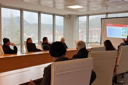 YAĞLIDEREDE ÇİFTÇİLER BİLGİLENDİRİLDİ