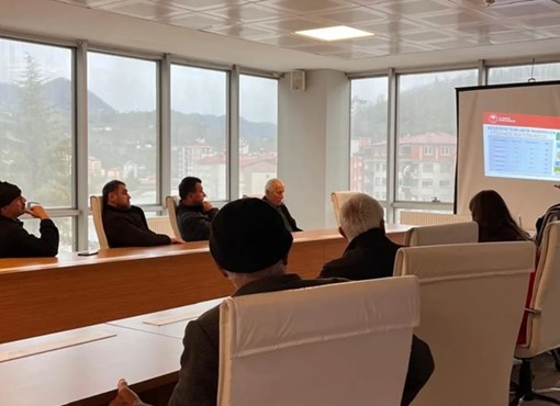 YAĞLIDEREDE ÇİFTÇİLER BİLGİLENDİRİLDİ