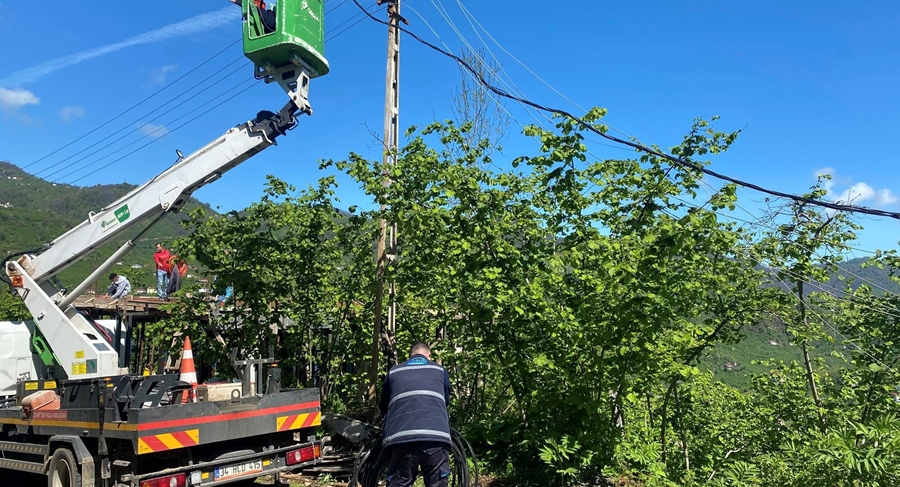 AHALLI MAHALLESİNDE  ELEKTİRK ALT YAPIISINI GÜÇLENDİRMEK İÇİN ÇALIŞMALAR YAPILIYOR
