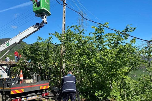 AHALLI MAHALLESİNDE ELEKTİRK ALT YAPIISINI GÜÇLENDİRMEK İÇİN ÇALIŞMALAR YAPILIYOR