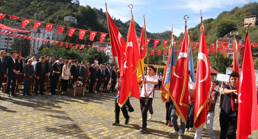 YAĞLIDEREDE 29 EKİM CUMHURİYET BAYRAMI  TÖRENLE  KUTLANDI